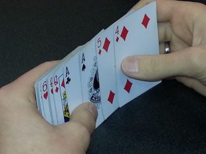 现场德州牛仔读人术：三个实用技巧让你看穿对手底牌
